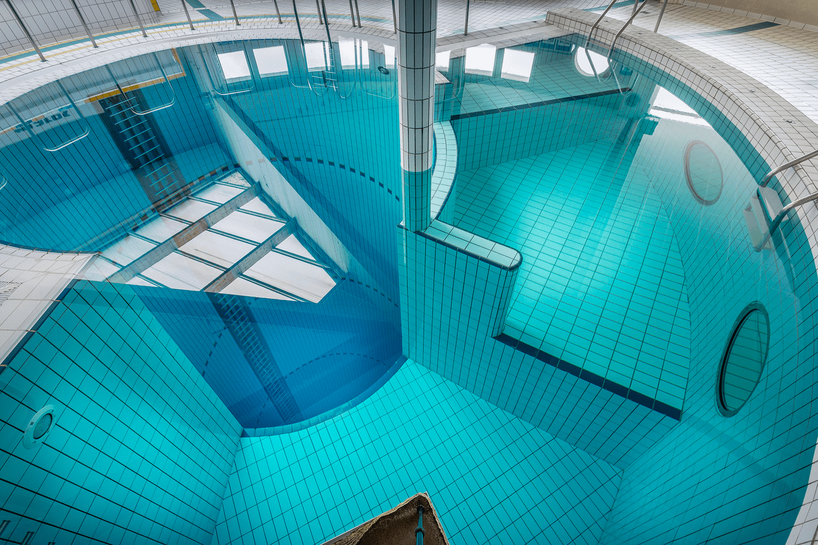 Vue intérieure de la fosse de plongée du centre aquatique de Conflans-Sainte-Honorine