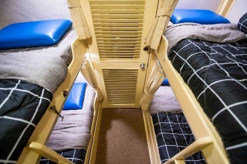 Autre vue des couchages à bord du MV Seafarer