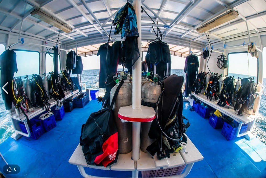 Espace de préparation du matériel de plongée à bord du MV Seafarer